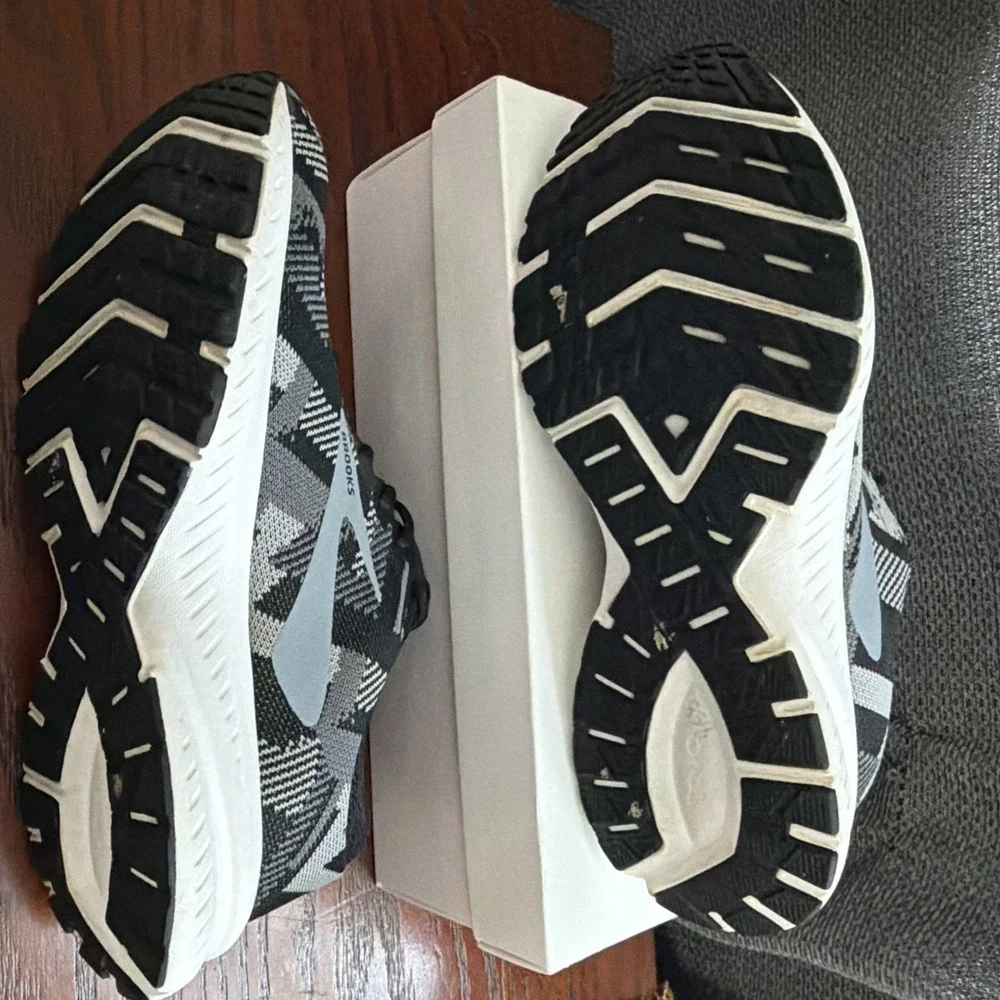 Brooks preowned pair